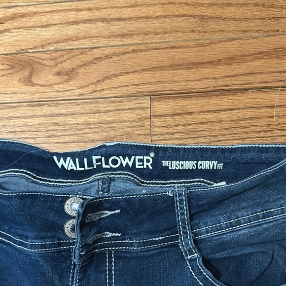 Wallflower Women's Blue Jeans - Picture 3 of 8